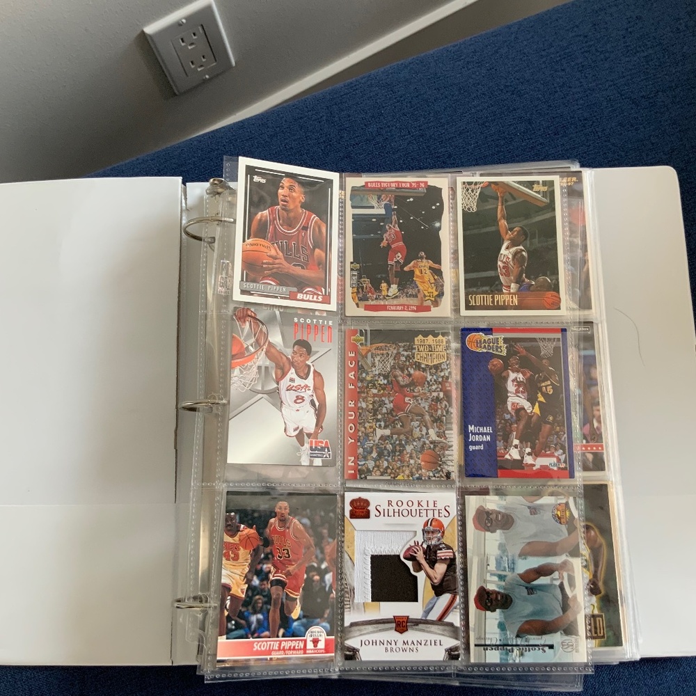 Micheal Jordan and Scottie pigpen cards with 100other basketball baseball card